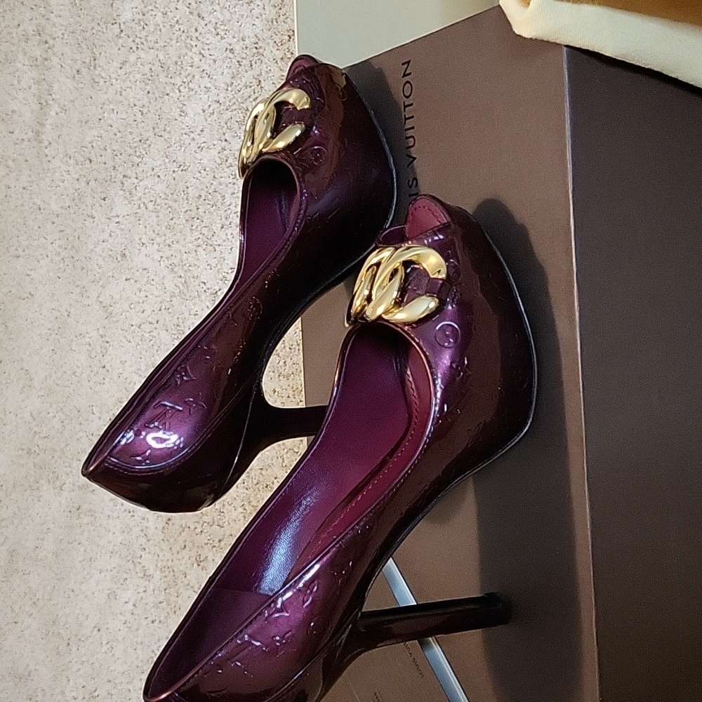 Louis Vuitton shoes. - Picture 3 of 10